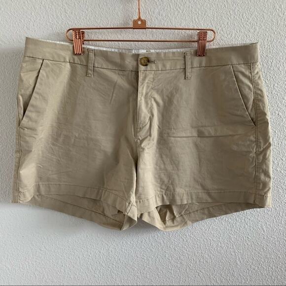 Old Navy Classic Khaki Shorts Neutral Summer Casual Uniform 12 - Picture 1 of 4